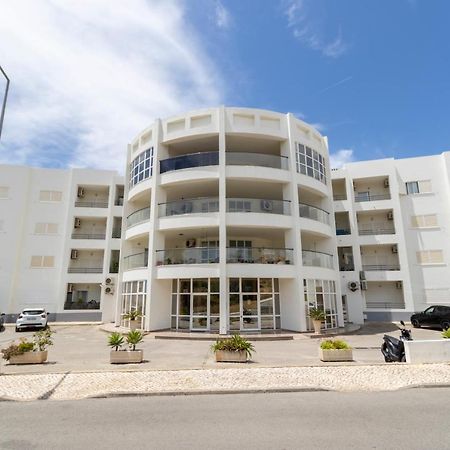 Spaceful Apartment In Albufeira Bagian luar foto