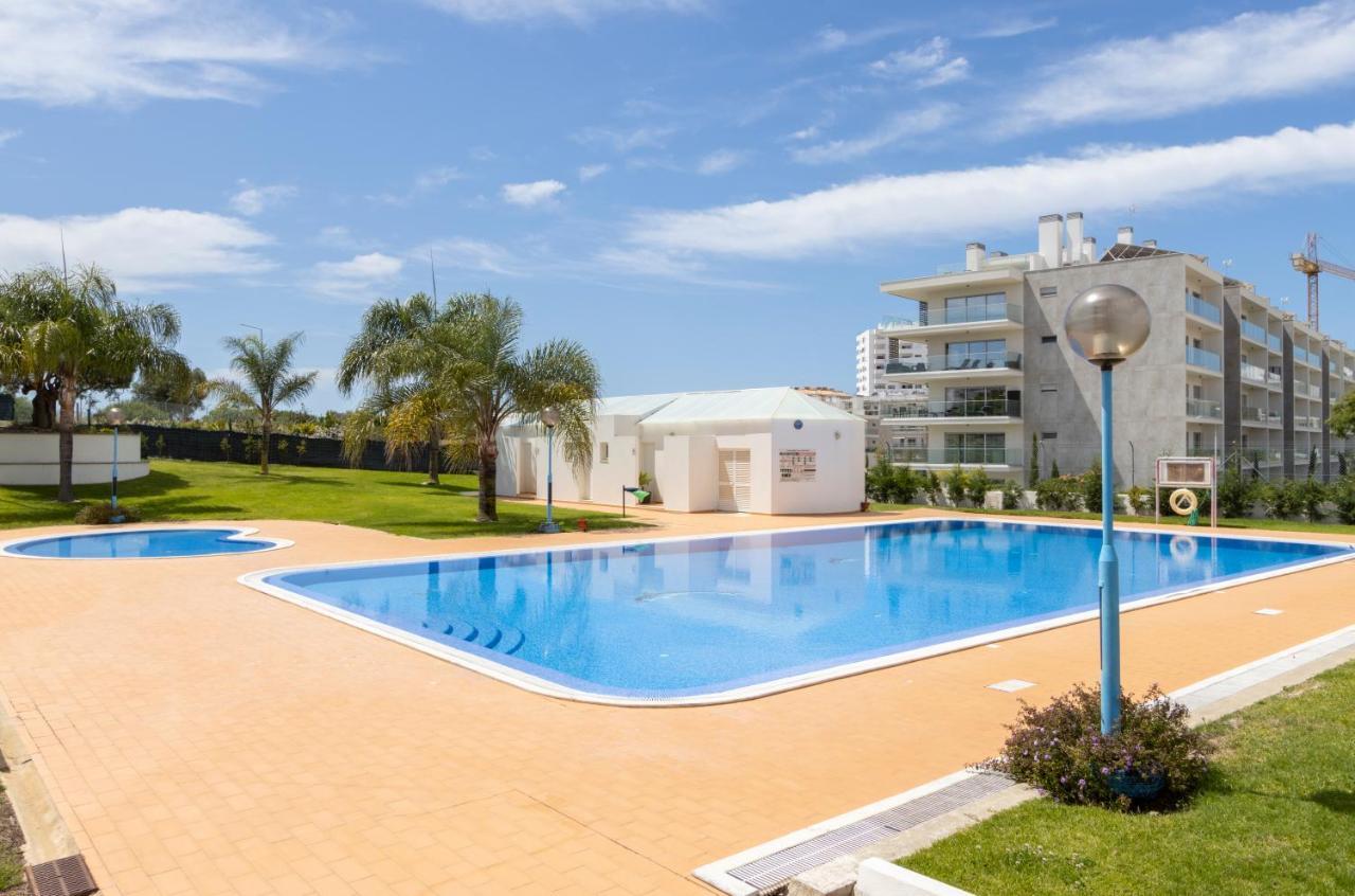 Spaceful Apartment In Albufeira Bagian luar foto
