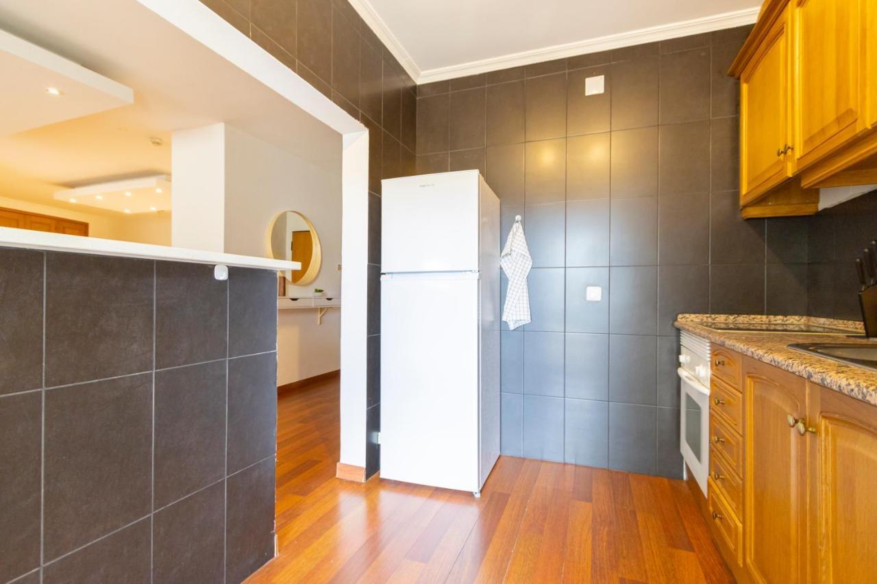 Spaceful Apartment In Albufeira Bagian luar foto