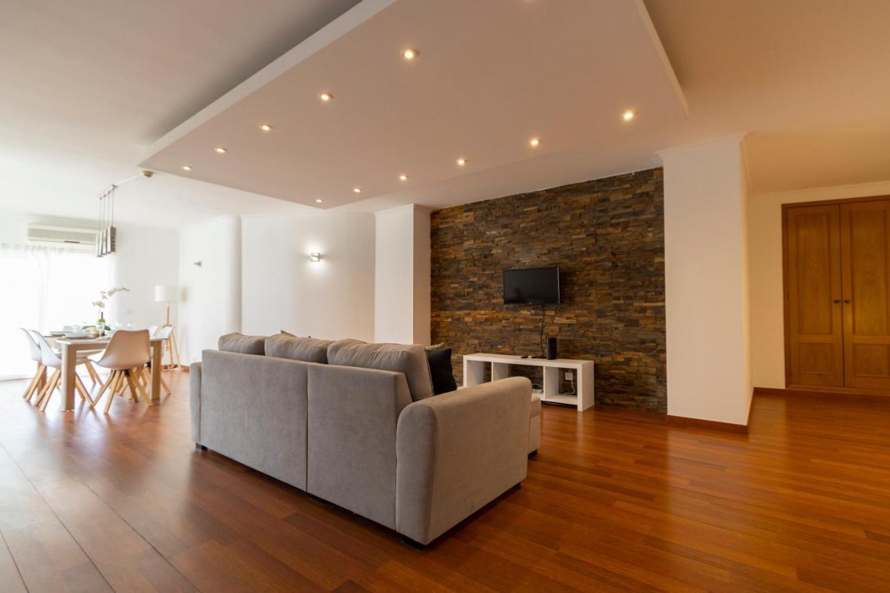 Spaceful Apartment In Albufeira Bagian luar foto