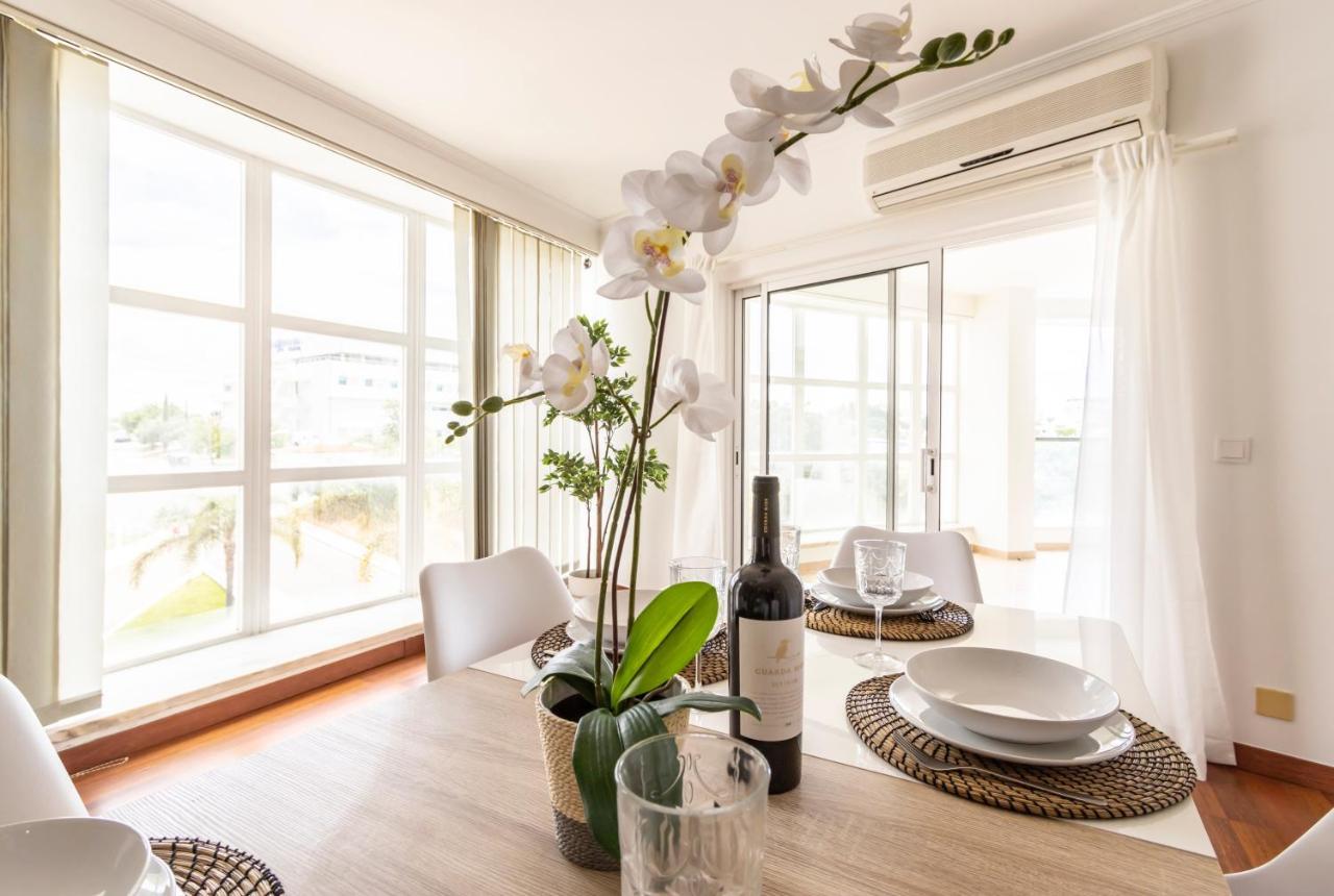 Spaceful Apartment In Albufeira Bagian luar foto