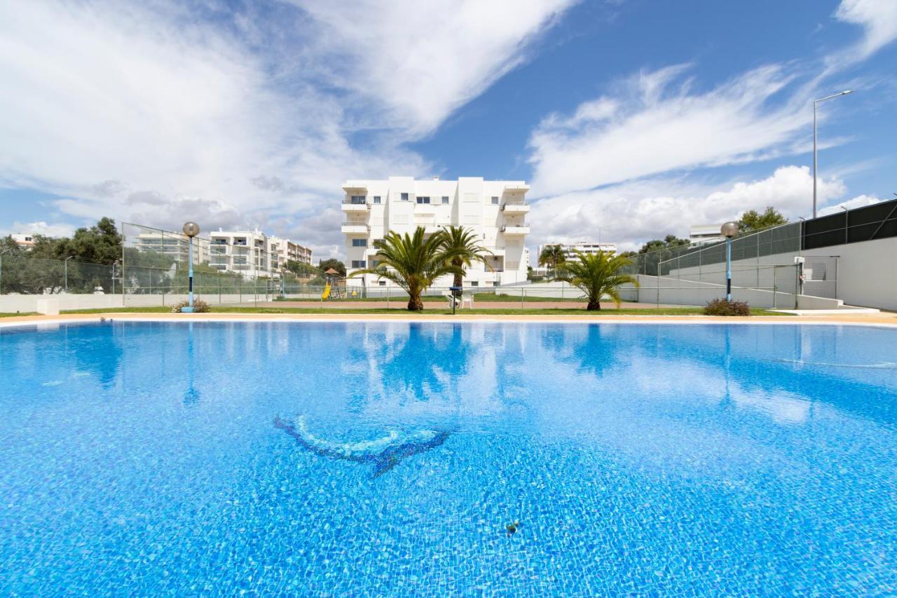 Spaceful Apartment In Albufeira Bagian luar foto