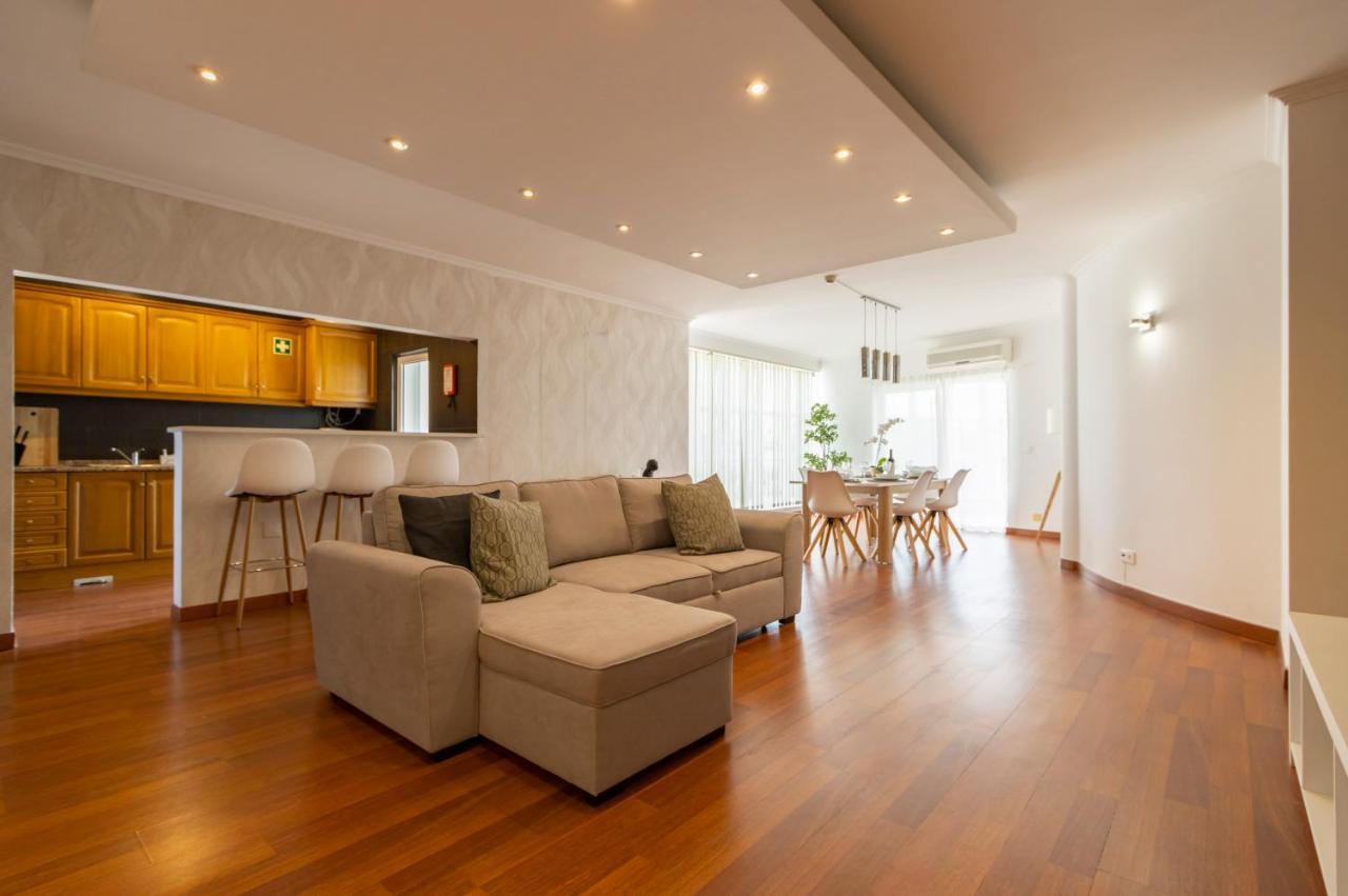 Spaceful Apartment In Albufeira Bagian luar foto