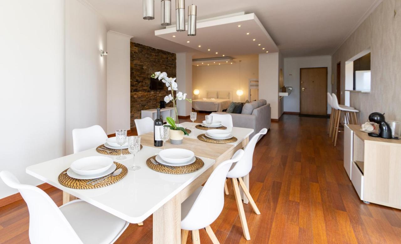 Spaceful Apartment In Albufeira Bagian luar foto