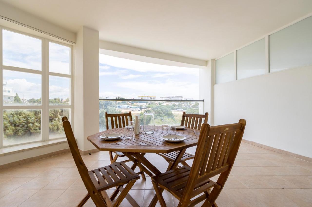 Spaceful Apartment In Albufeira Bagian luar foto