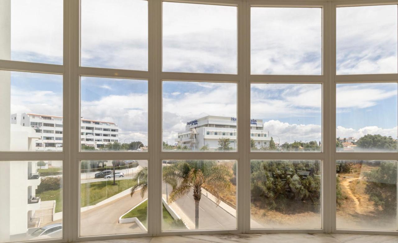 Spaceful Apartment In Albufeira Bagian luar foto
