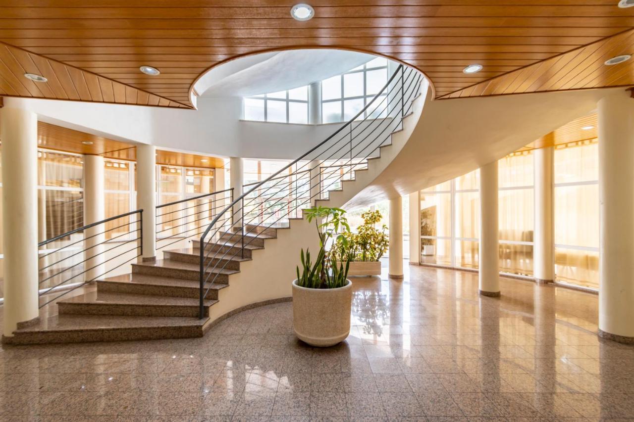 Spaceful Apartment In Albufeira Bagian luar foto
