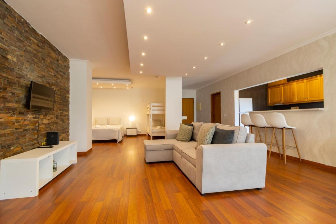 Spaceful Apartment In Albufeira Bagian luar foto